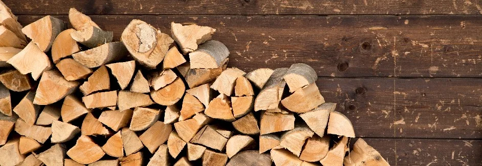 Gestapeltes Brennholz